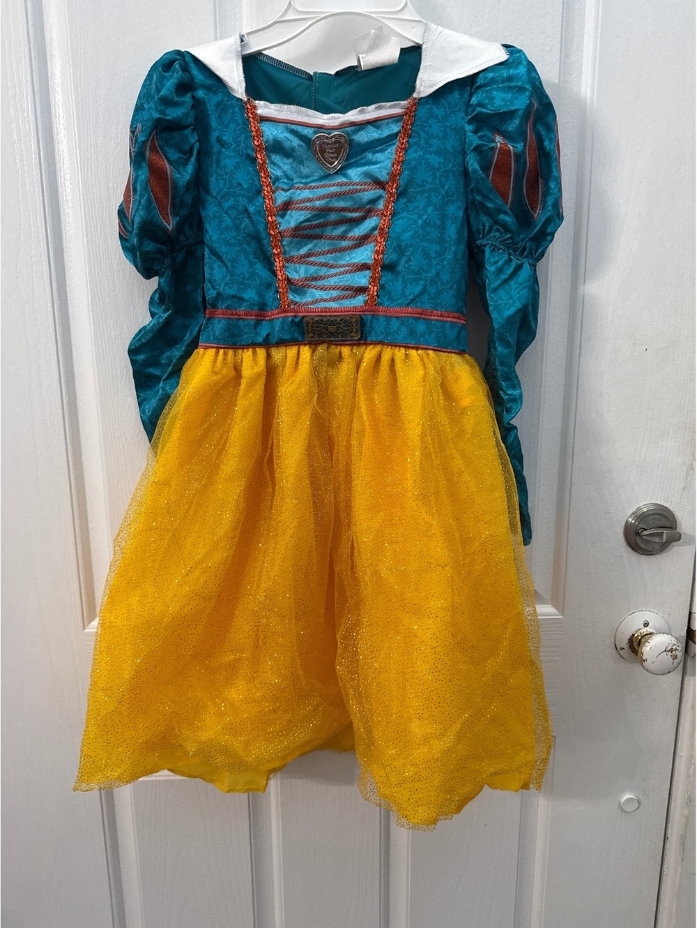 Disney Snow White Costume size 7-8 lights up